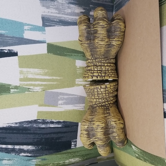 Resin Claws Sculpture + Hangers EUC - Picture 2 of 10